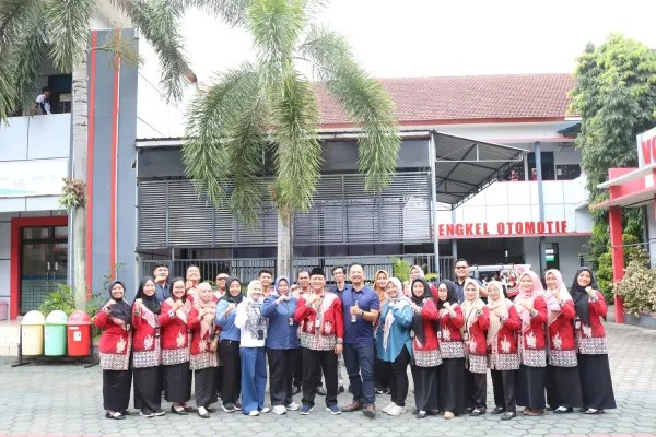 Perkuat Sinergi, Pimpinan PERPENAS Lakukan Kunjungan Strategis ke SMK 17 Agustus 1945 Cluring